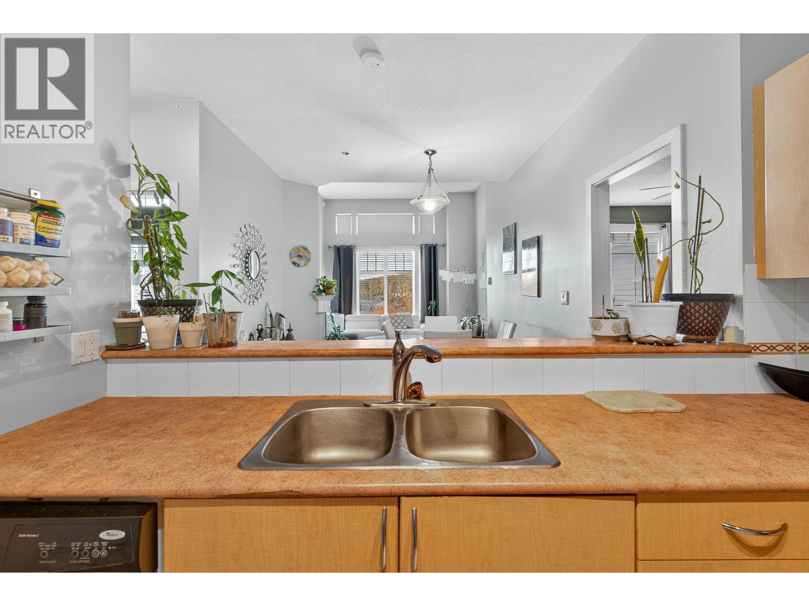 416 83 Star Crescent, New Westminster, British Columbia  V3M 6X8 - Photo 3 - R3067768