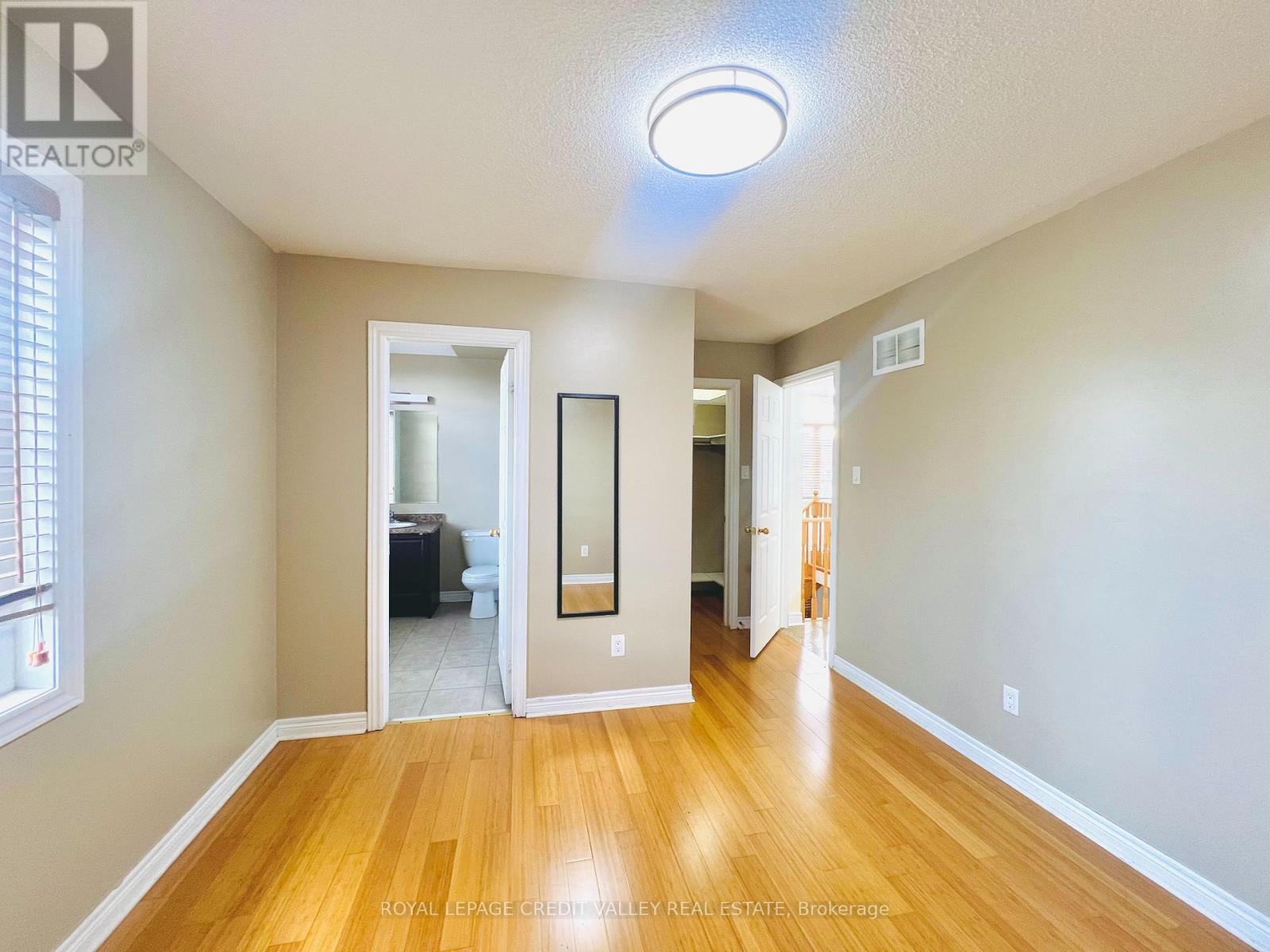 33 Fairlawn Boulevard, Brampton, Ontario L6P 2X4 - Photo 14 - W12499050