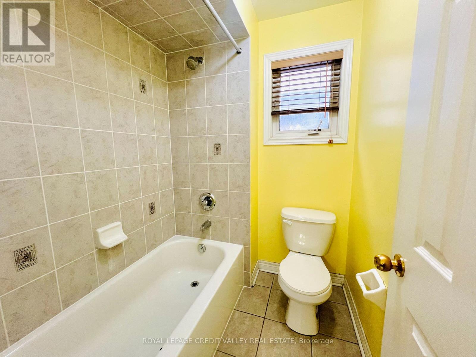 33 Fairlawn Boulevard, Brampton, Ontario L6P 2X4 - Photo 18 - W12499050