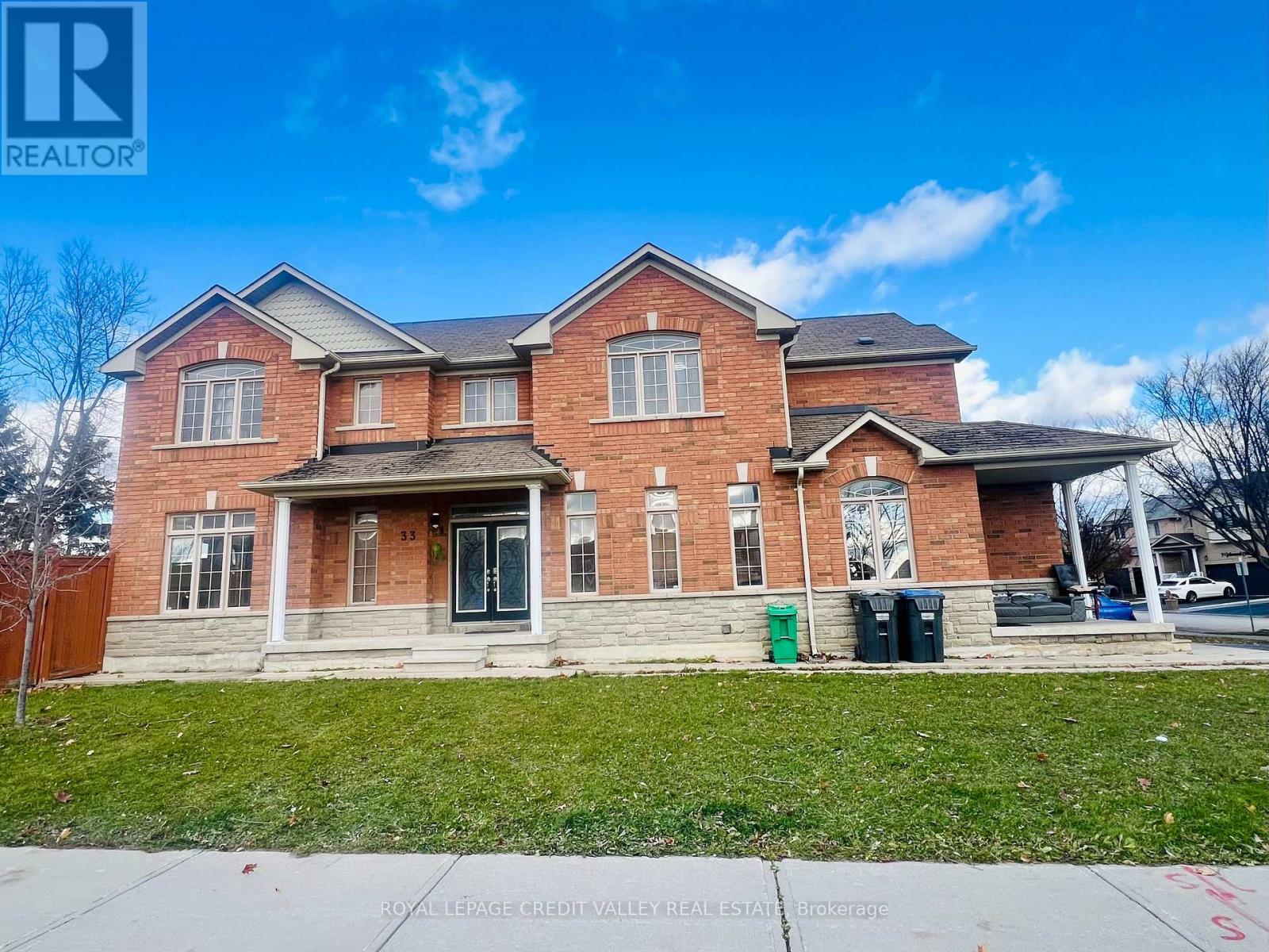 33 Fairlawn Boulevard, Brampton, Ontario L6P 2X4 - Photo 2 - W12499050