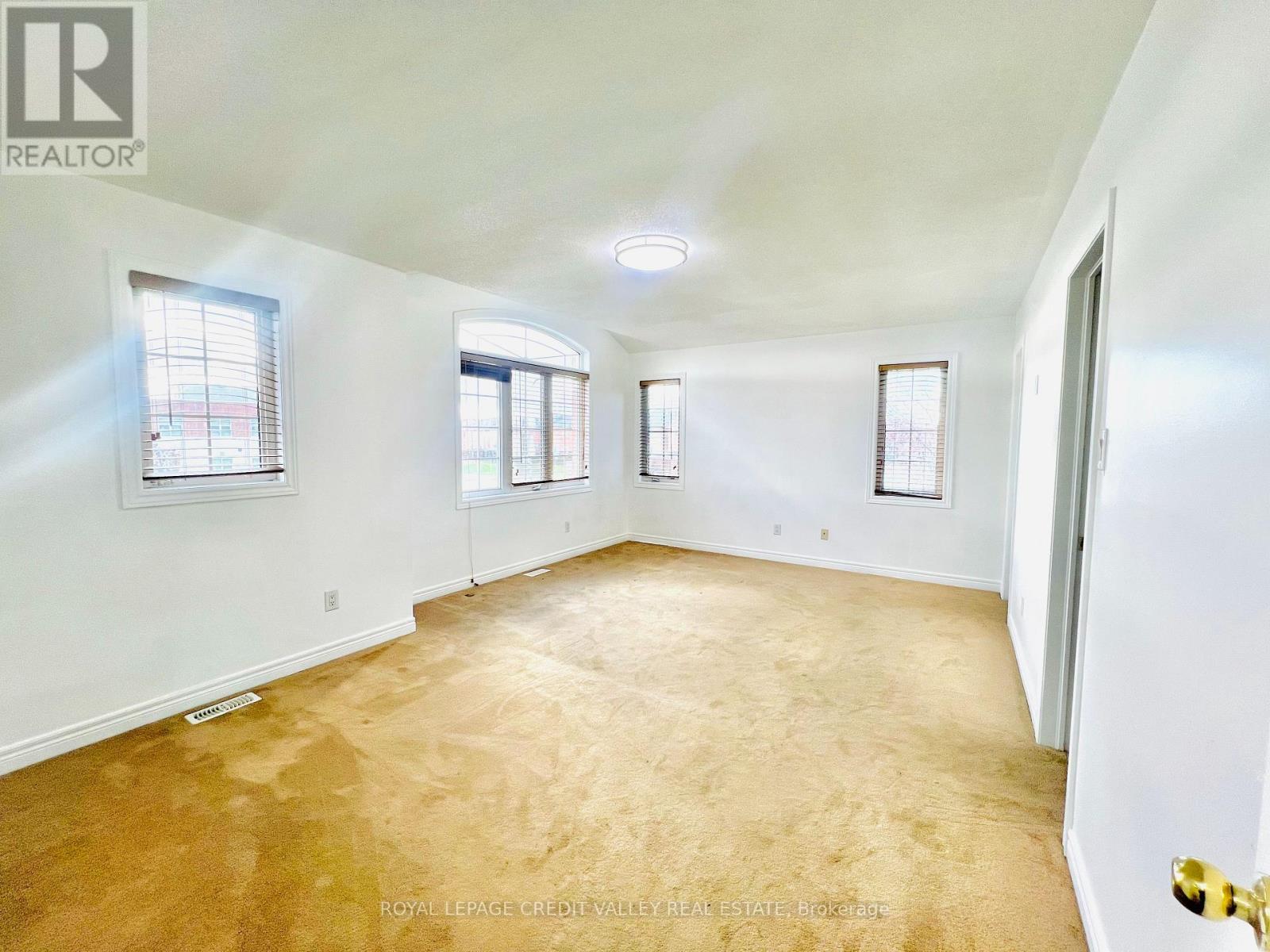 33 Fairlawn Boulevard, Brampton, Ontario L6P 2X4 - Photo 20 - W12499050