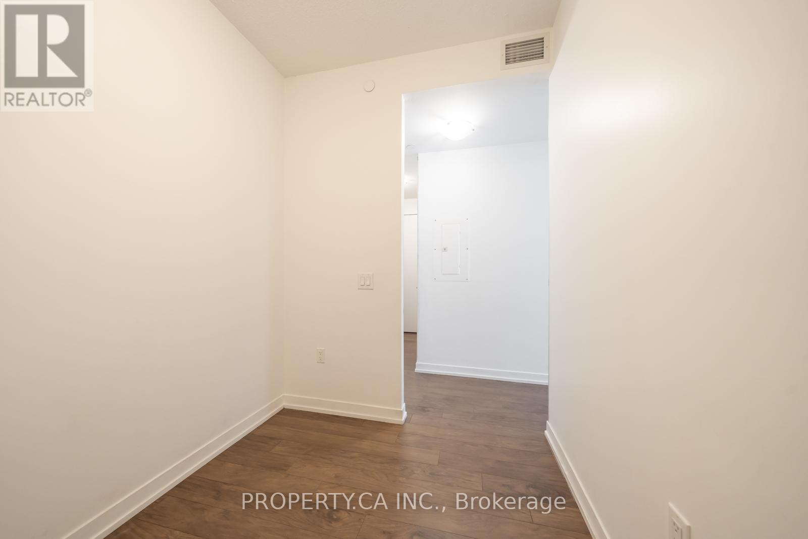 2102 - 2560 Eglinton Avenue W, Mississauga, Ontario  L5M 0Y3 - Photo 4 - W12550504