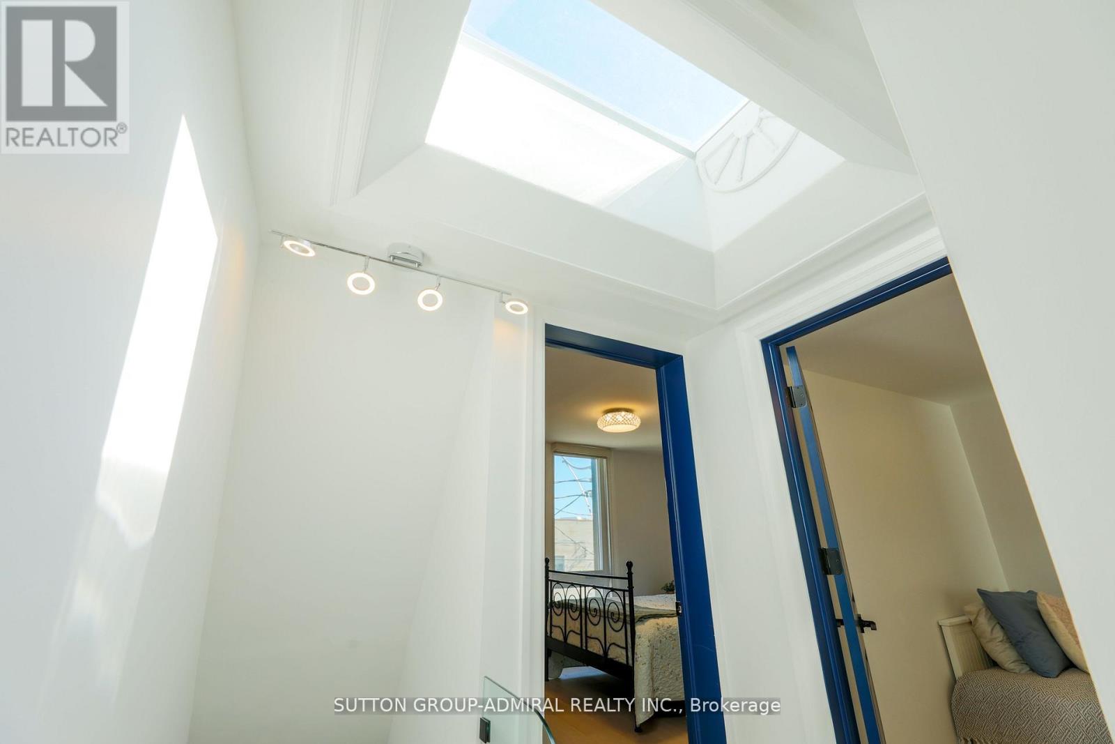 70 Carlaw Avenue, Toronto, Ontario  M4M 2R7 - Photo 18 - E12550270