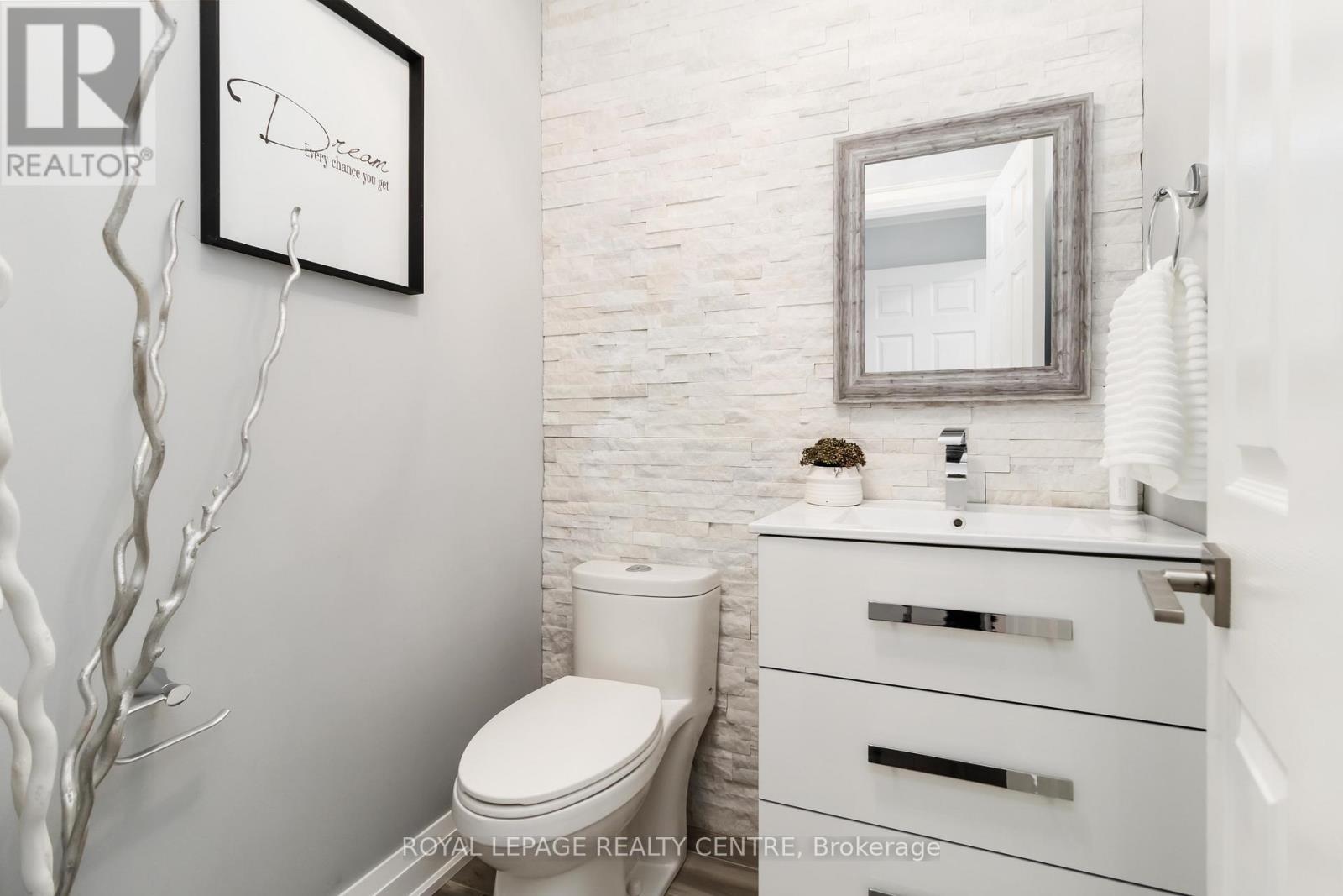 466 Malaga Road, Mississauga, Ontario  L5B 3W2 - Photo 14 - W12510290