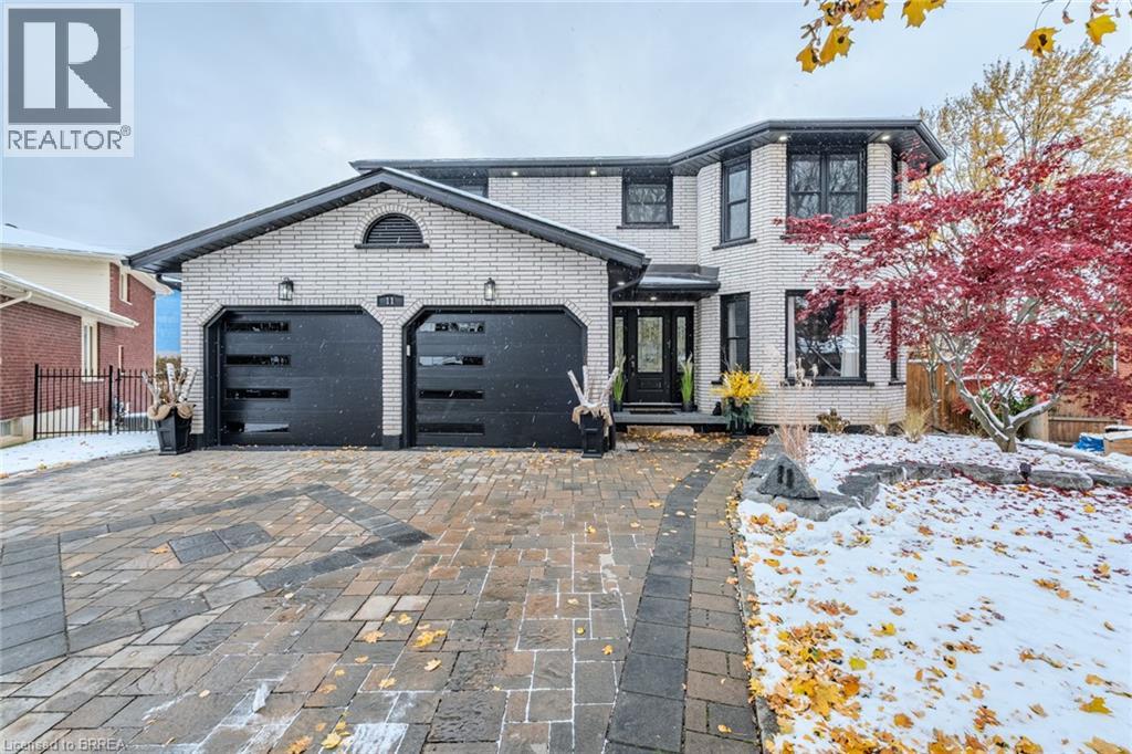 11 ROYAL OAK Drive, Brantford, Ontario