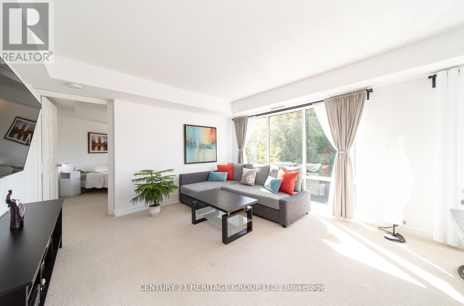 303 - 211 Randolph Road, Toronto, Ontario M4G 4H1 - Photo 3 - C12550560