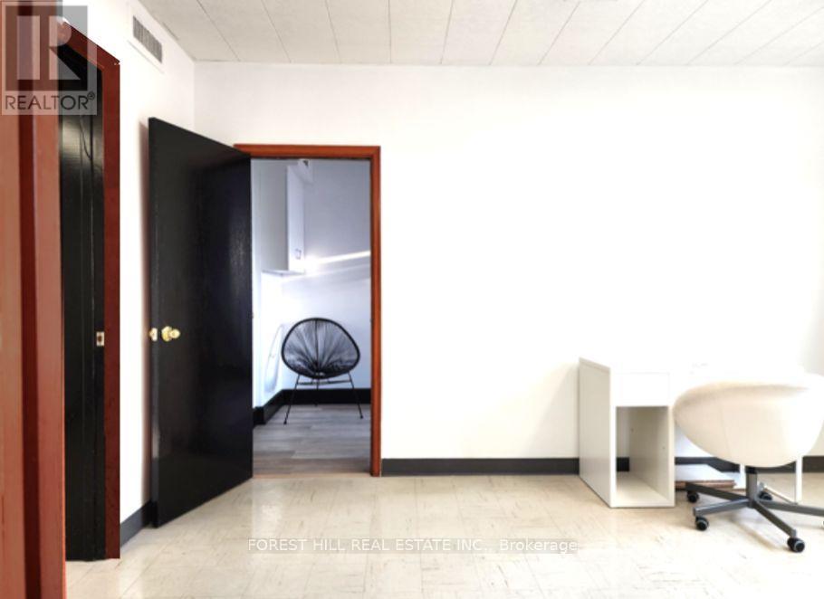 300 - 226 Bathurst Street, Toronto, Ontario M5T 2R9 - Photo 7 - C12550572