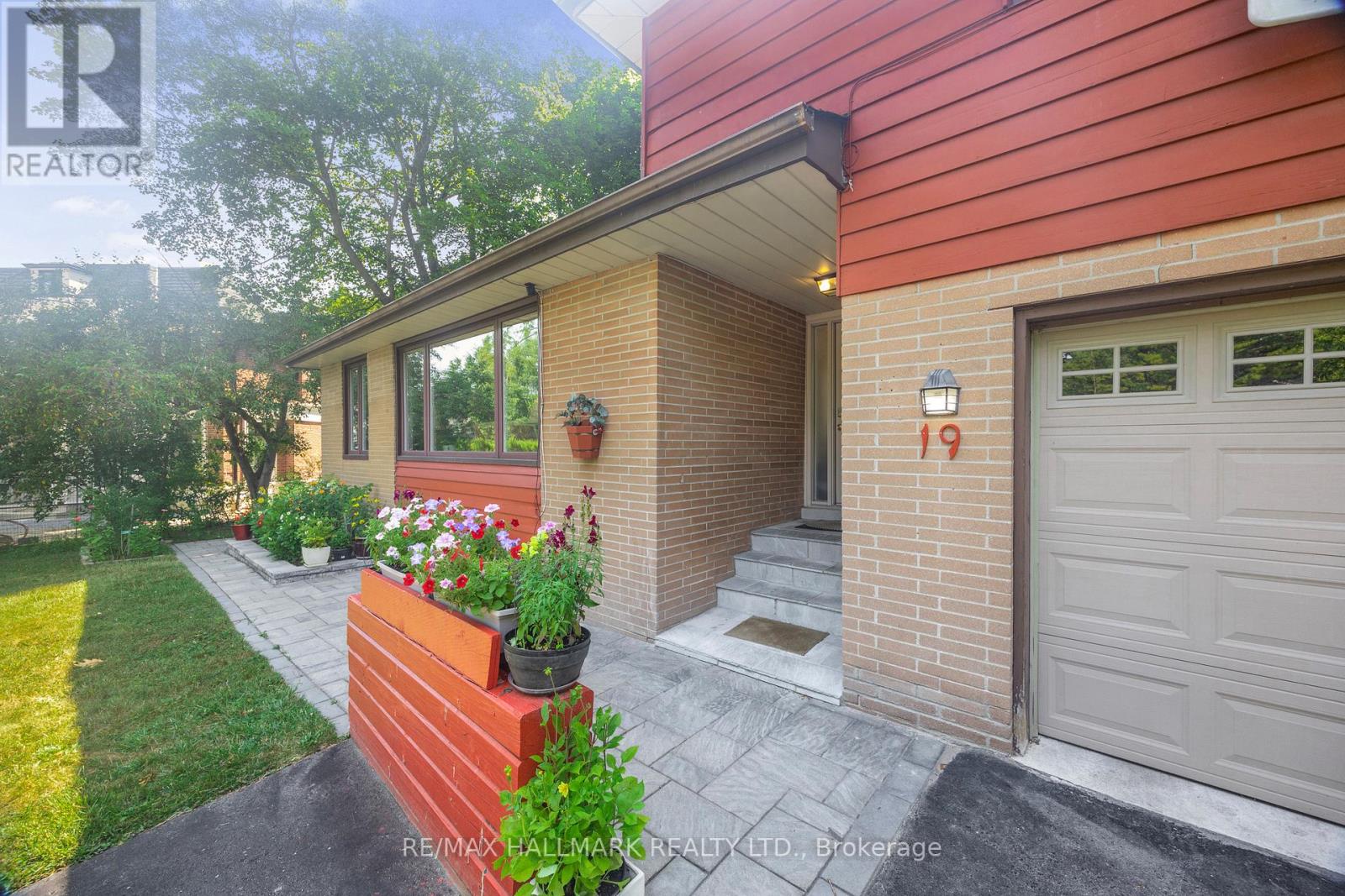 19 Talwood Drive, Toronto, Ontario  M3B 2P4 - Photo 2 - C12550630