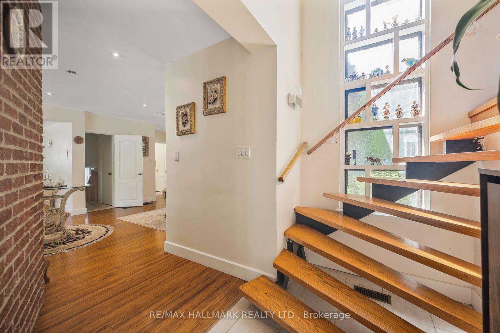 19 Talwood Drive, Toronto, Ontario  M3B 2P4 - Photo 6 - C12550630