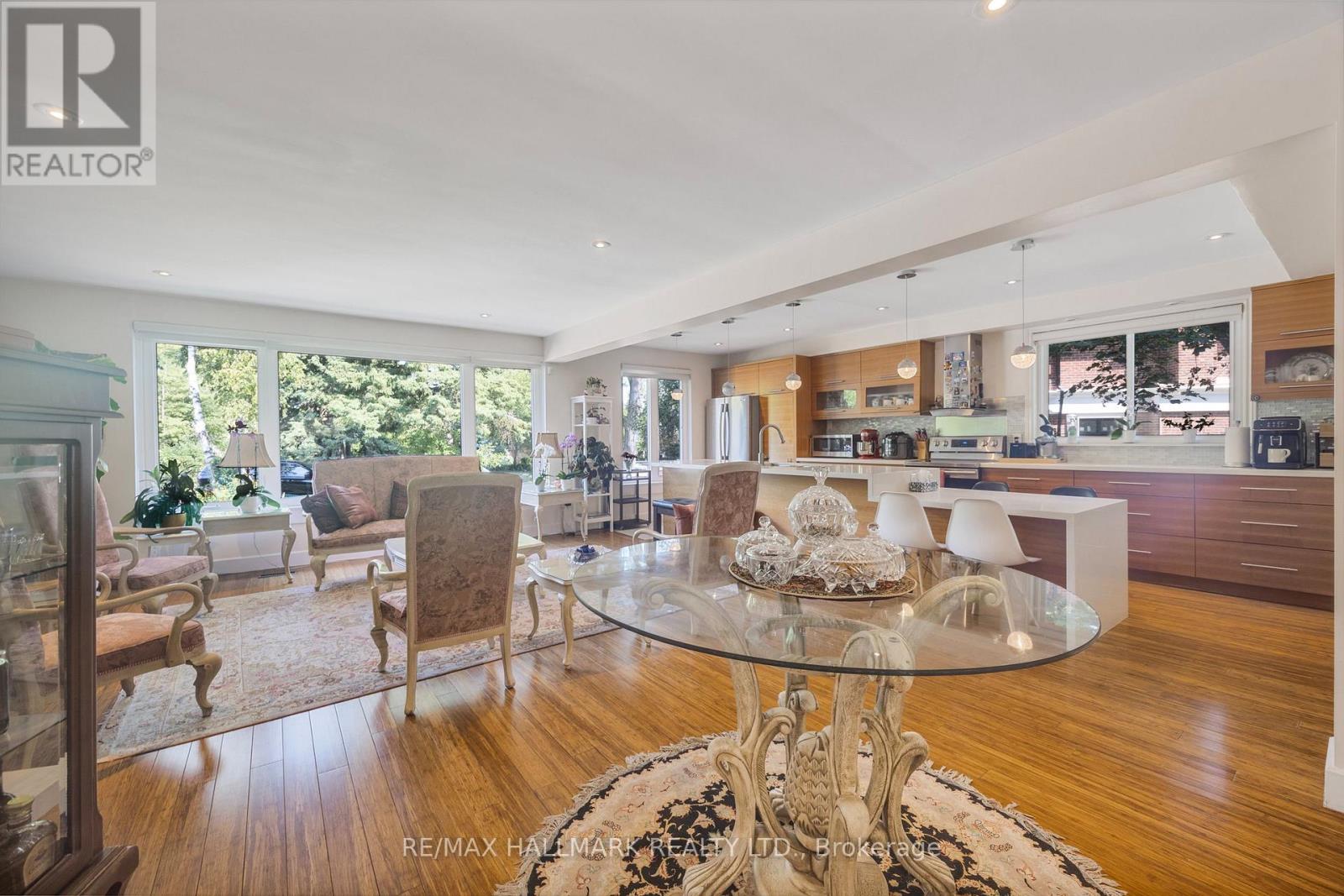 19 Talwood Drive, Toronto, Ontario  M3B 2P4 - Photo 7 - C12550630