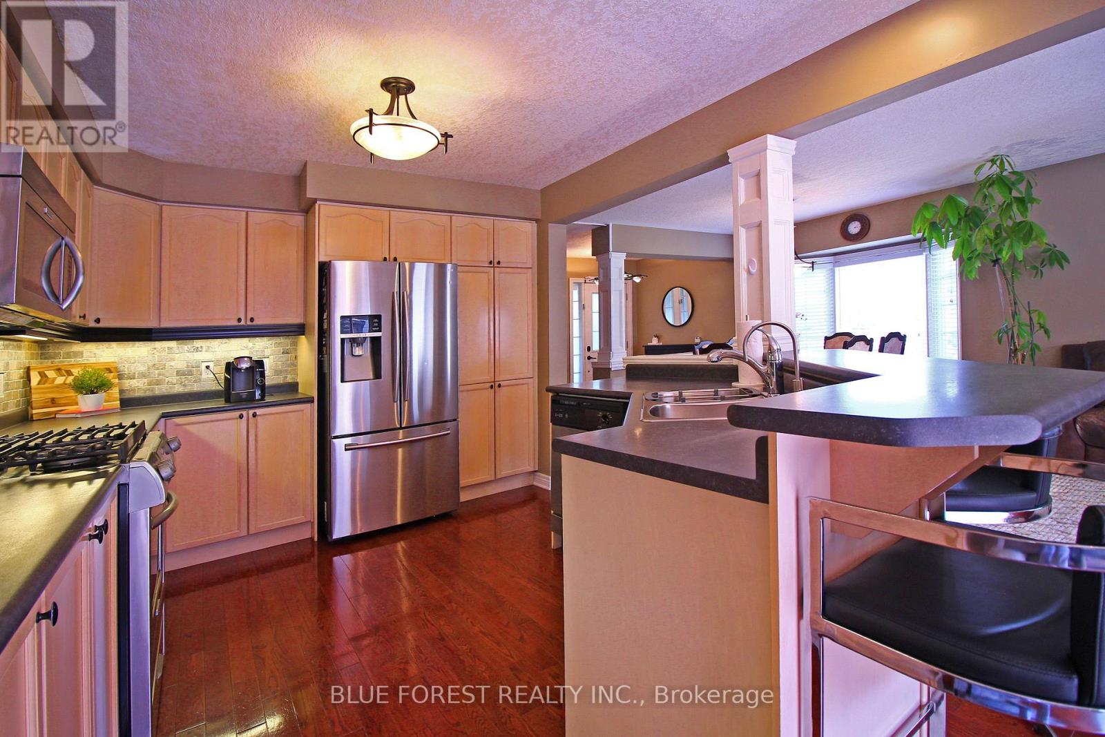 682 Hedgerow Place, London North, Ontario  N5X 4L6 - Photo 10 - X12550750