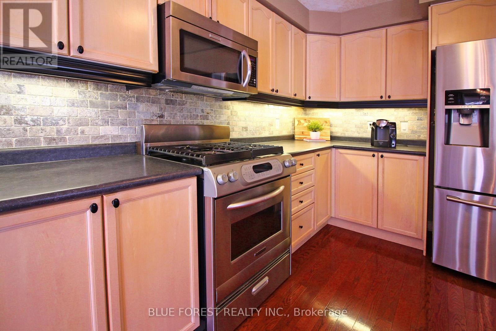 682 Hedgerow Place, London North, Ontario  N5X 4L6 - Photo 11 - X12550750