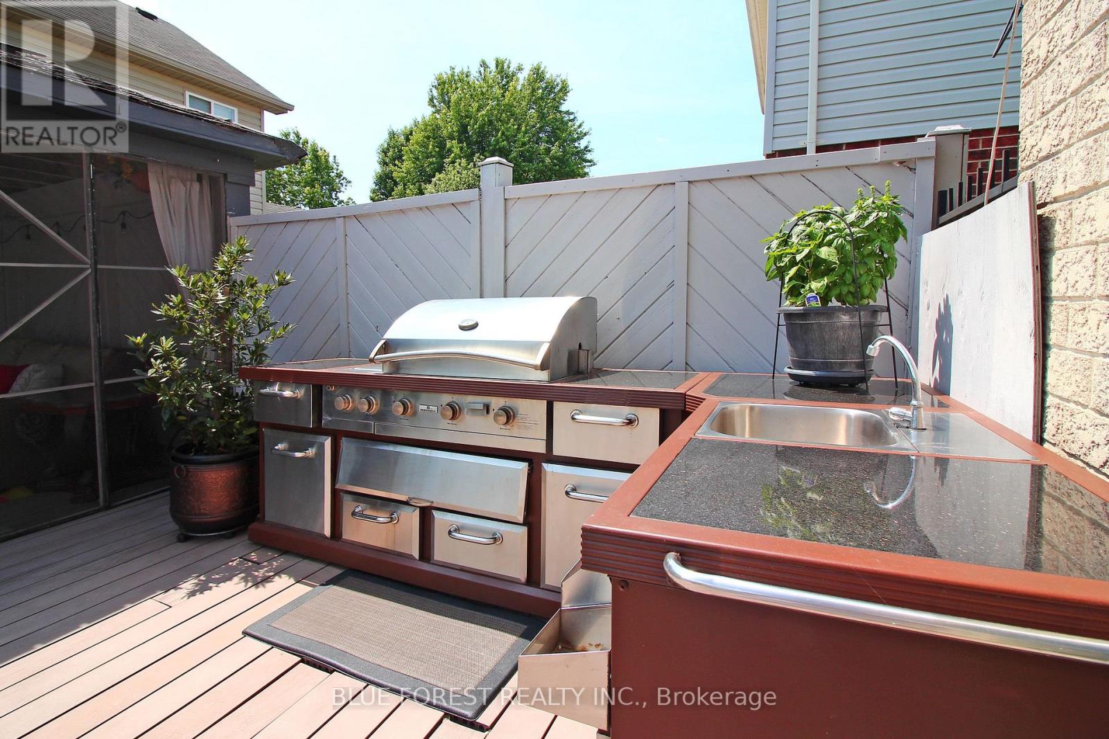 682 Hedgerow Place, London North, Ontario  N5X 4L6 - Photo 34 - X12550750