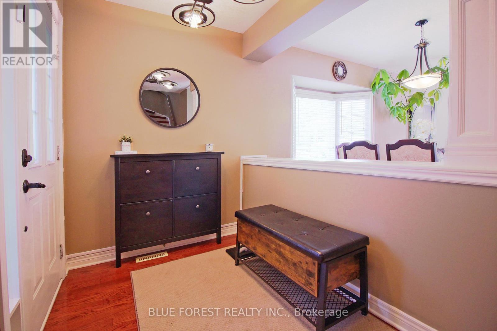 682 Hedgerow Place, London North, Ontario  N5X 4L6 - Photo 5 - X12550750