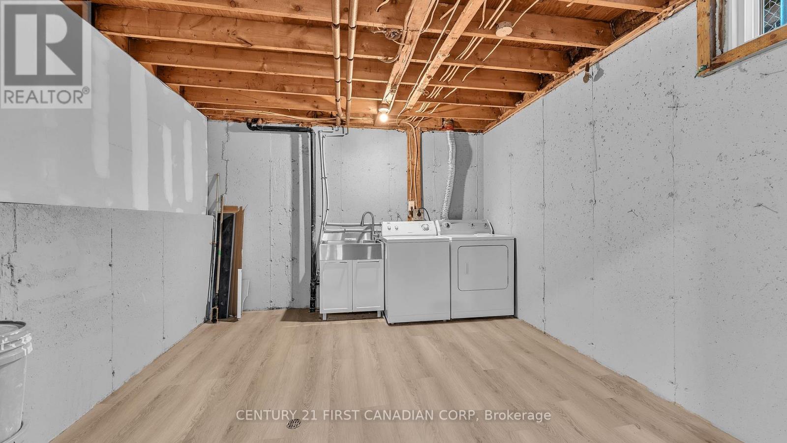 330 Southcrest Drive, London South, Ontario  N6J 1N4 - Photo 24 - X12550916