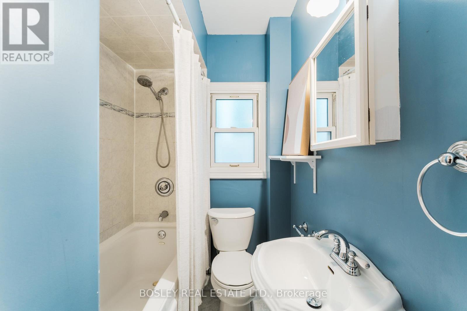 203 Virginia Avenue, Toronto, Ontario  M4C 2T6 - Photo 14 - E12550578