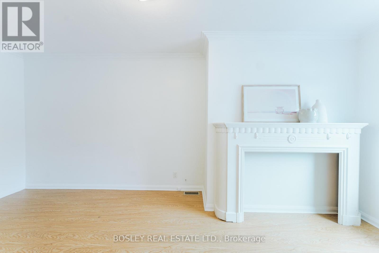 203 Virginia Avenue, Toronto, Ontario  M4C 2T6 - Photo 2 - E12550578