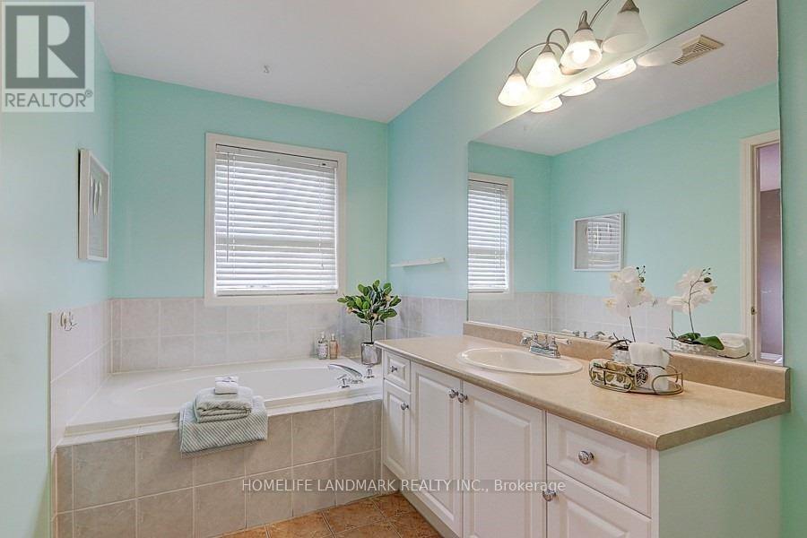 33 Brownridge Place, Whitby, Ontario  L1P 1W2 - Photo 11 - E12550604