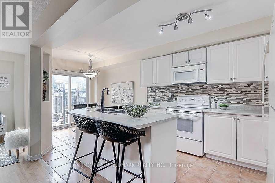 33 Brownridge Place, Whitby, Ontario  L1P 1W2 - Photo 6 - E12550604