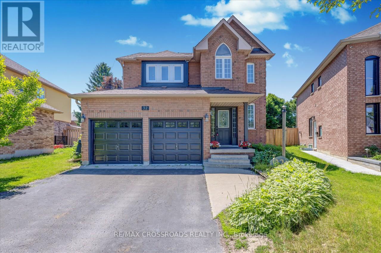 32 DART COURT, Clarington, Ontario
