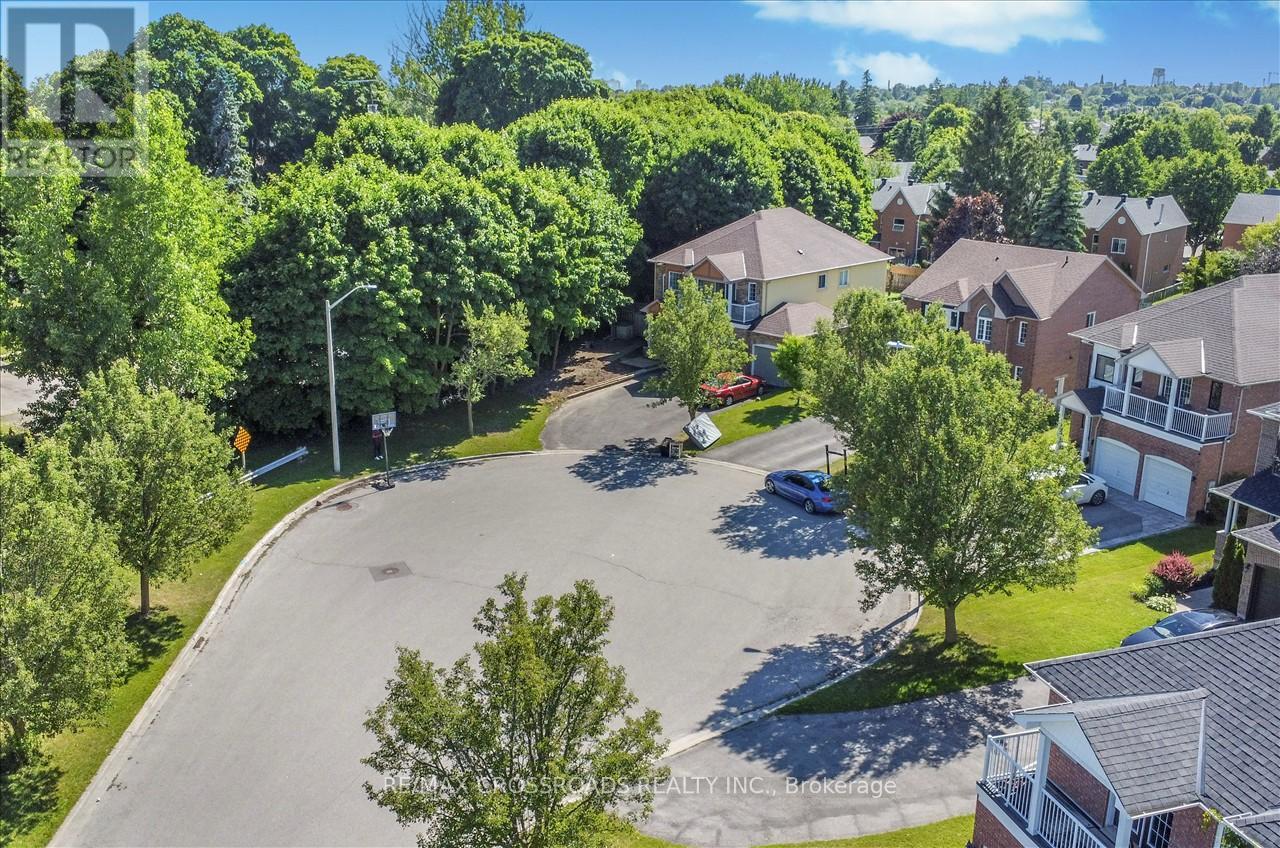 32 Dart Court, Clarington, Ontario  L1C 5C6 - Photo 5 - E12550654