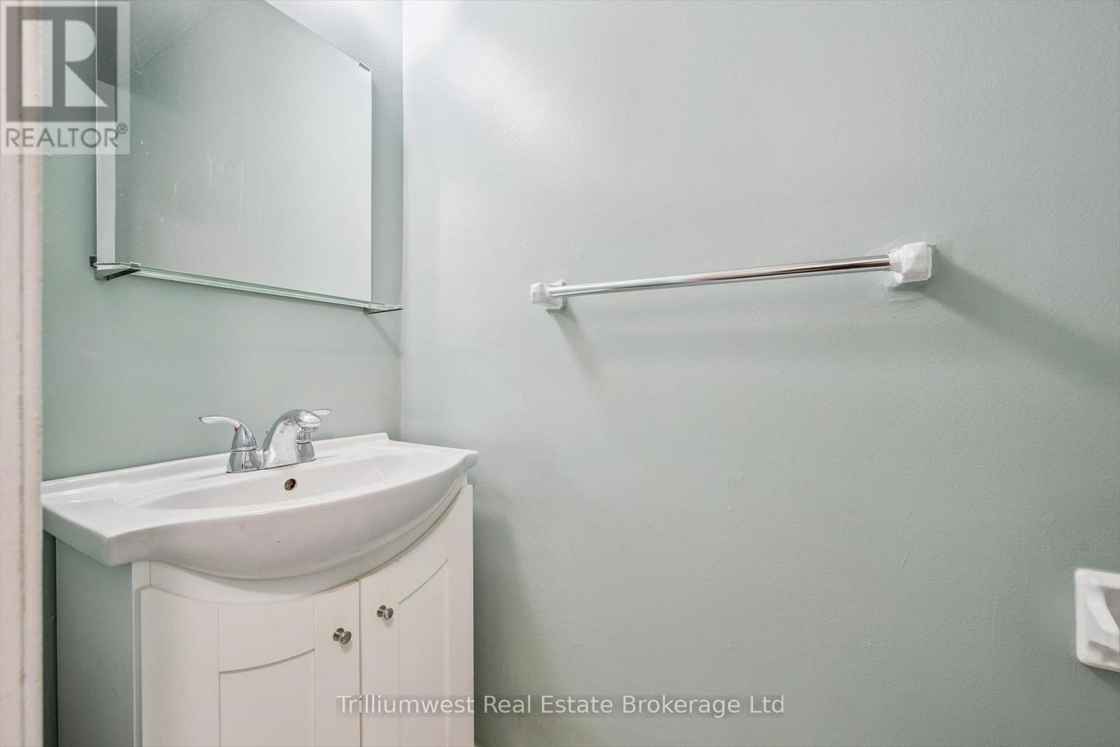 3173 Gwendale Crescent, Mississauga, Ontario L5A 3B6 - Photo 20 - W12539552