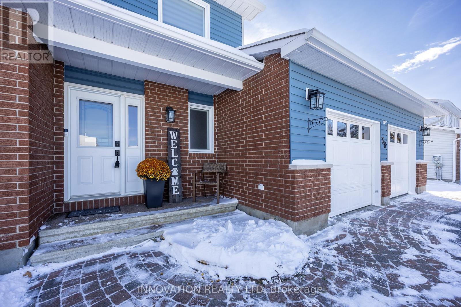 38 Patterson Crescent, Carleton Place, Ontario K7C 4H3 - Photo 2 - X12550734