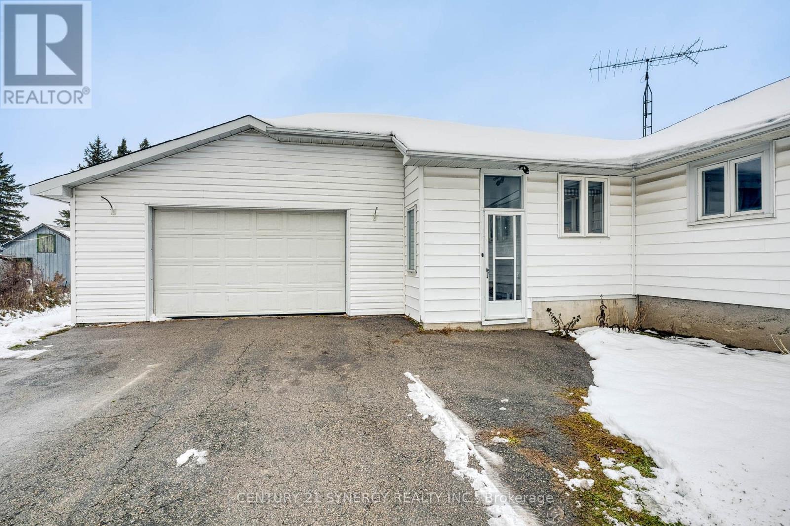 18160 7 Highway, Tay Valley, Ontario K7H 3C6 - Photo 2 - X12550818
