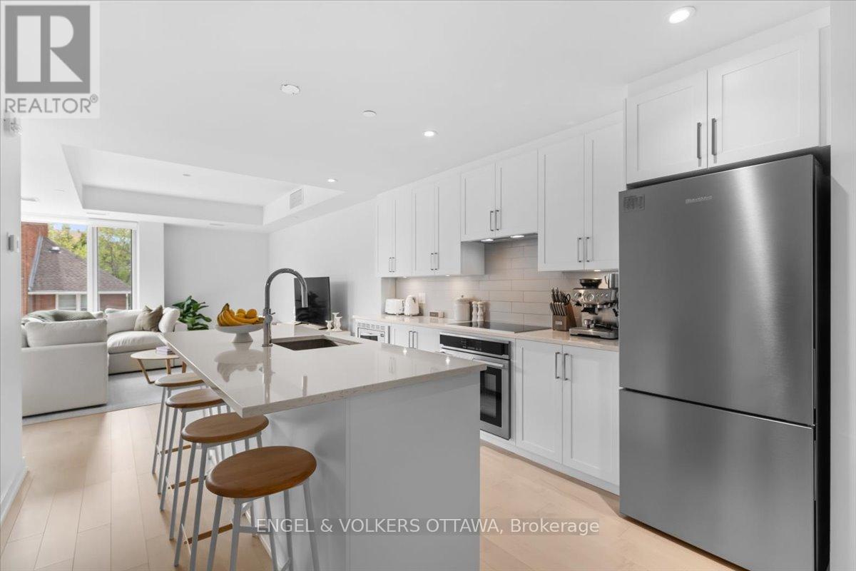 201 - 11 Galt Street, Ottawa, Ontario  K1S 4R2 - Photo 2 - X12550934