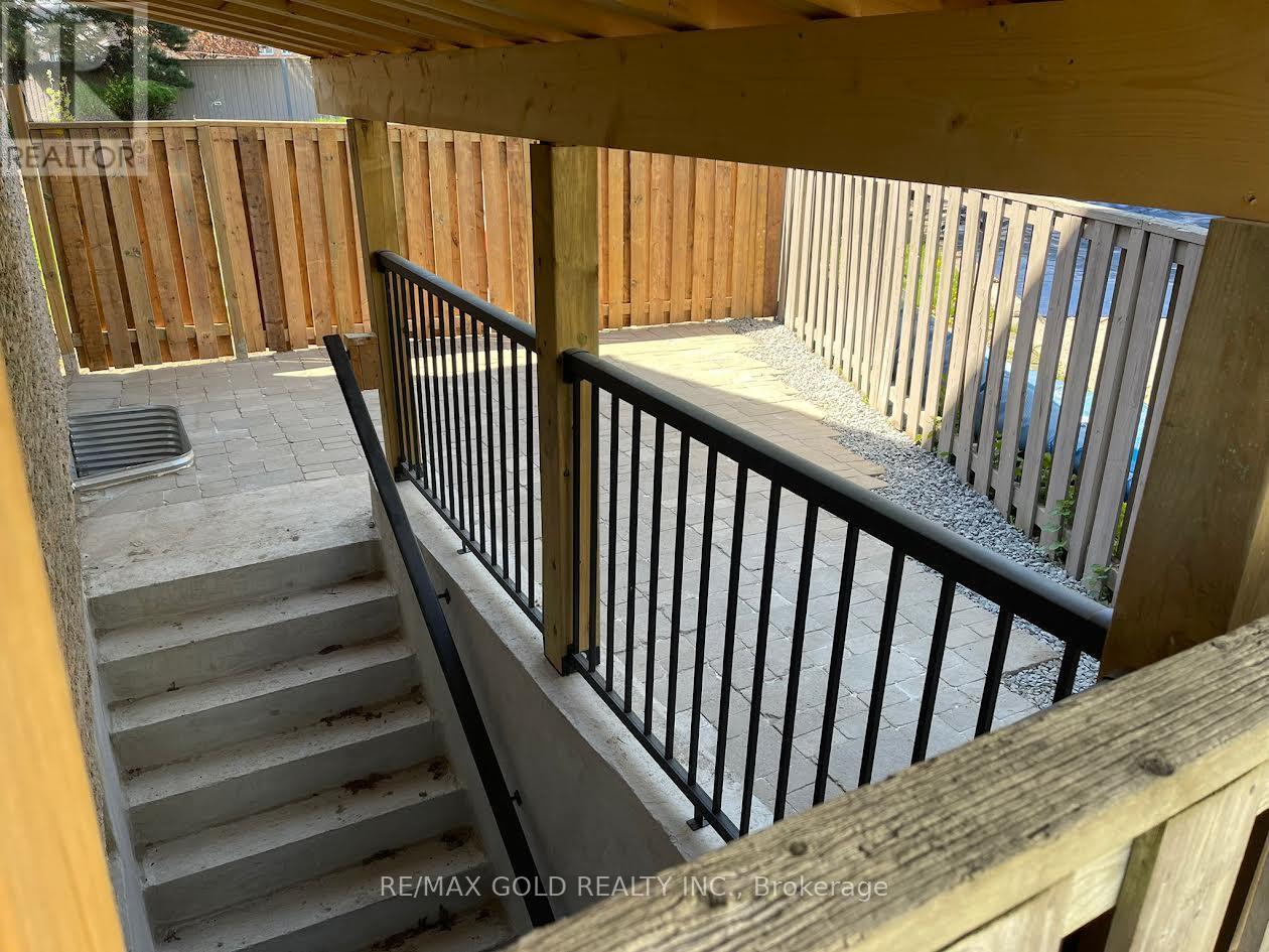 2946 Quetta Mews, Mississauga, Ontario L5N 1Z7 - Photo 2 - W12548860