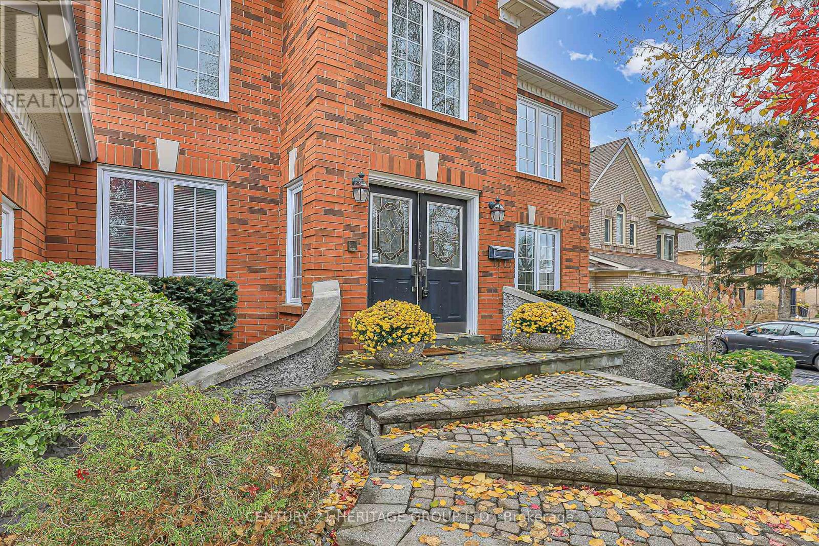 668 Chaleur Place, Newmarket, Ontario  L3X 1L6 - Photo 2 - N12550616