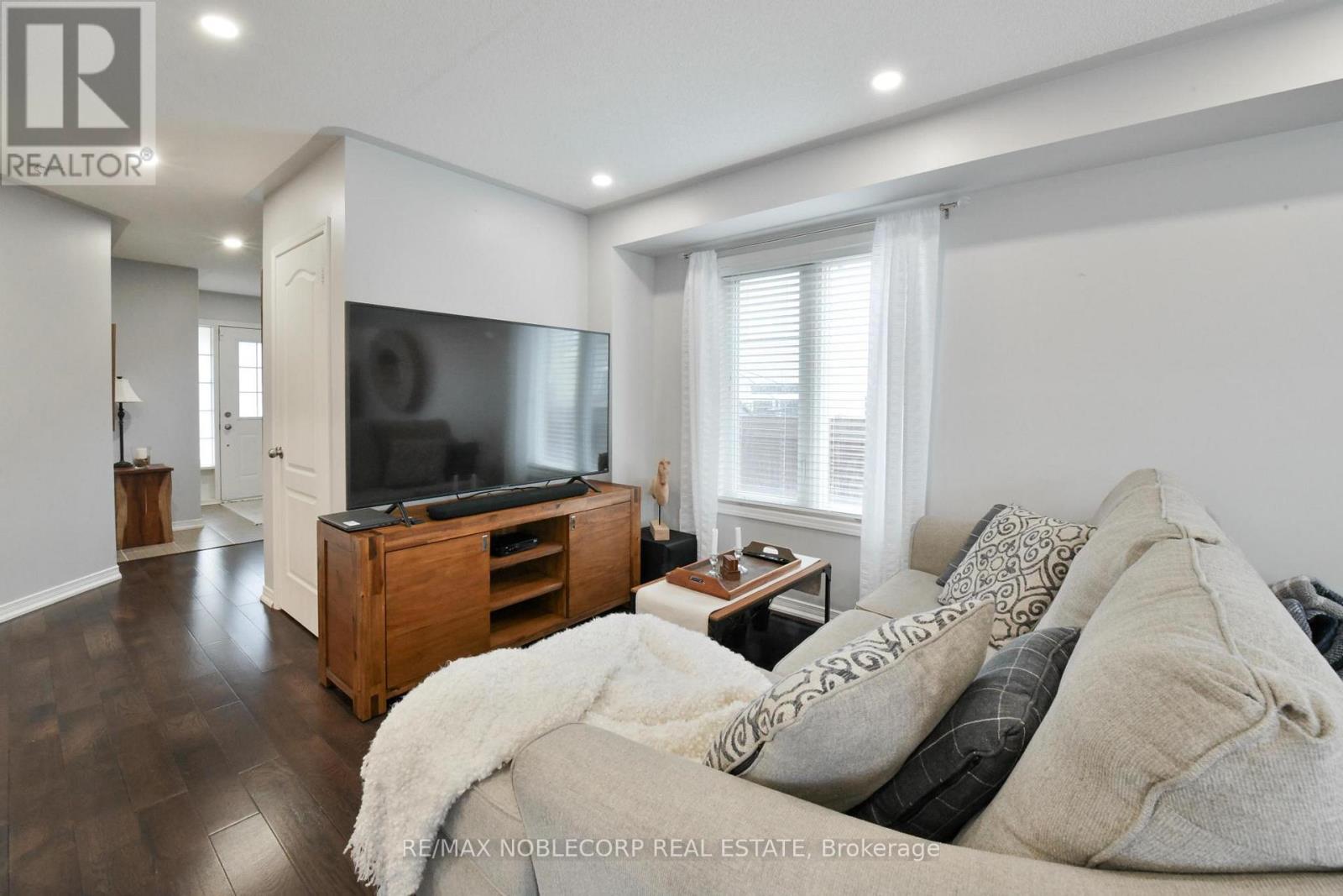 54 Long Street, Bradford West Gwillimbury, Ontario  L3Z 2A4 - Photo 13 - N12550620