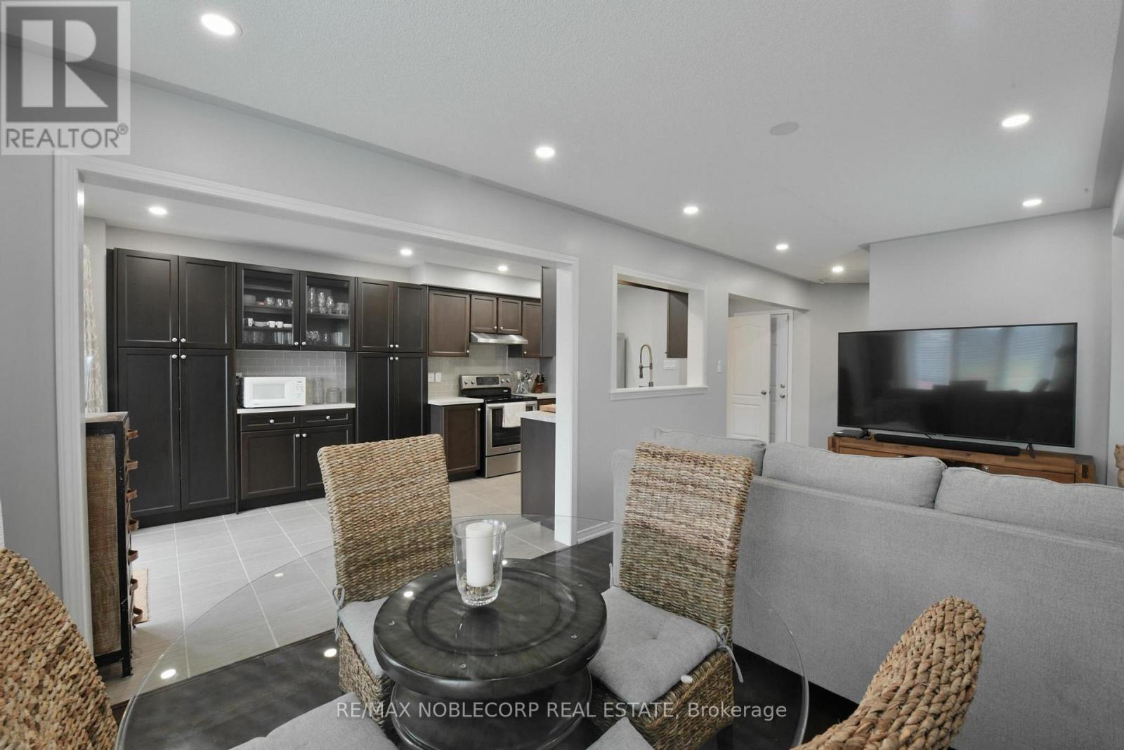 54 Long Street, Bradford West Gwillimbury, Ontario  L3Z 2A4 - Photo 15 - N12550620