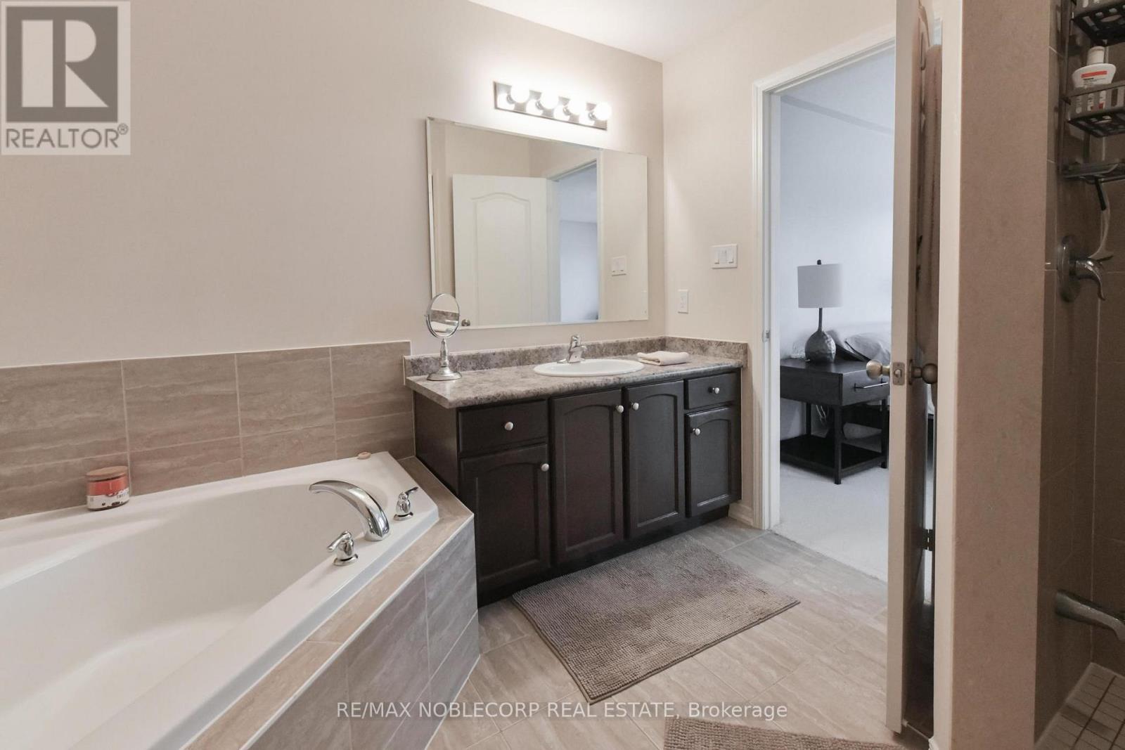 54 Long Street, Bradford West Gwillimbury, Ontario  L3Z 2A4 - Photo 22 - N12550620