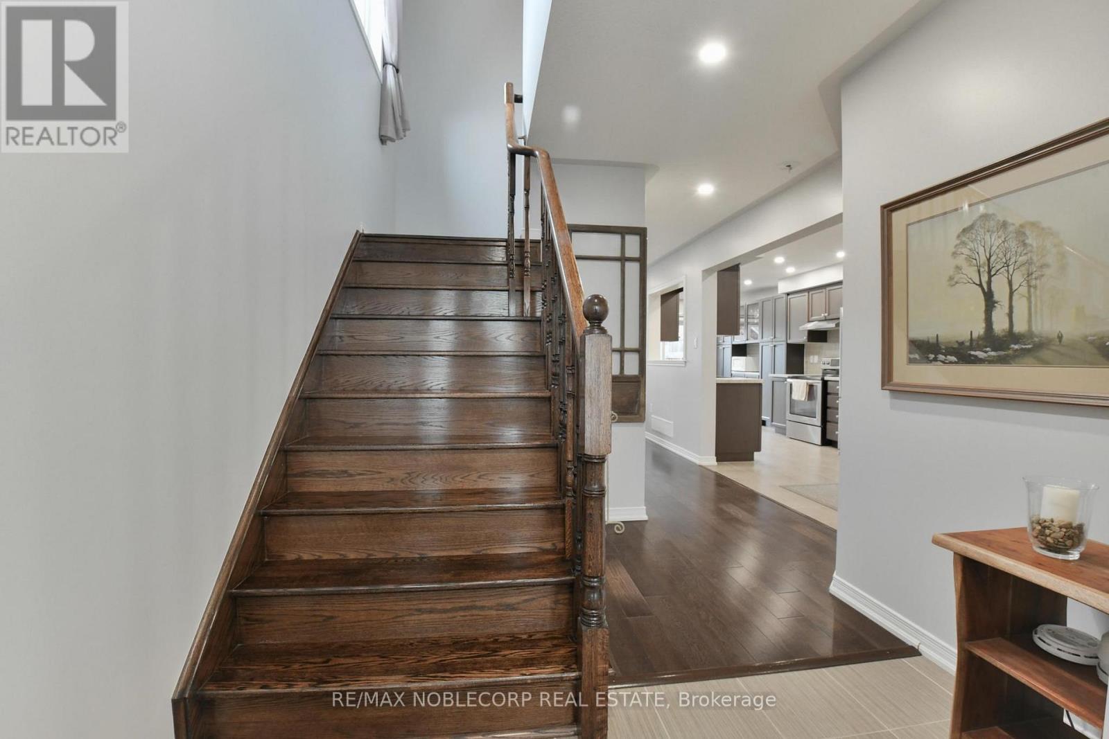 54 Long Street, Bradford West Gwillimbury, Ontario  L3Z 2A4 - Photo 6 - N12550620