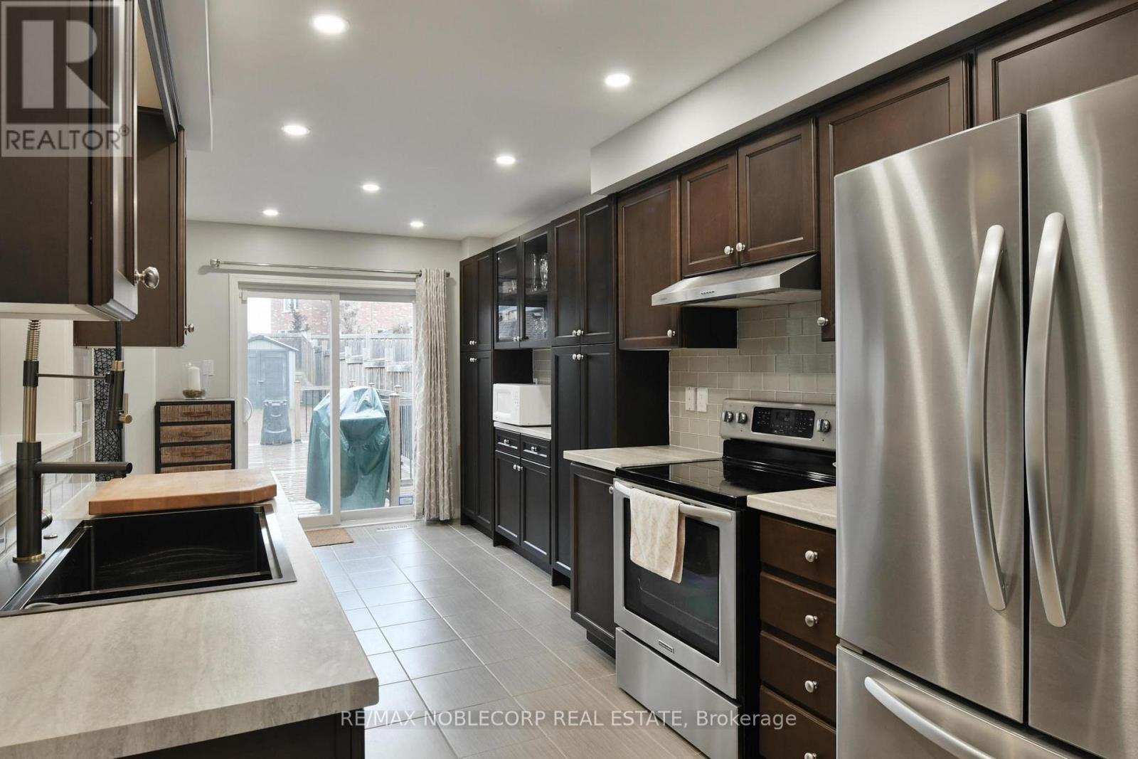 54 Long Street, Bradford West Gwillimbury, Ontario  L3Z 2A4 - Photo 7 - N12550620