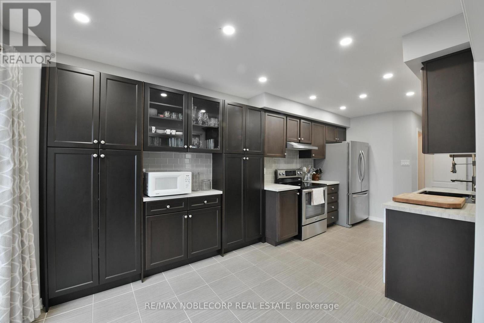 54 Long Street, Bradford West Gwillimbury, Ontario  L3Z 2A4 - Photo 8 - N12550620