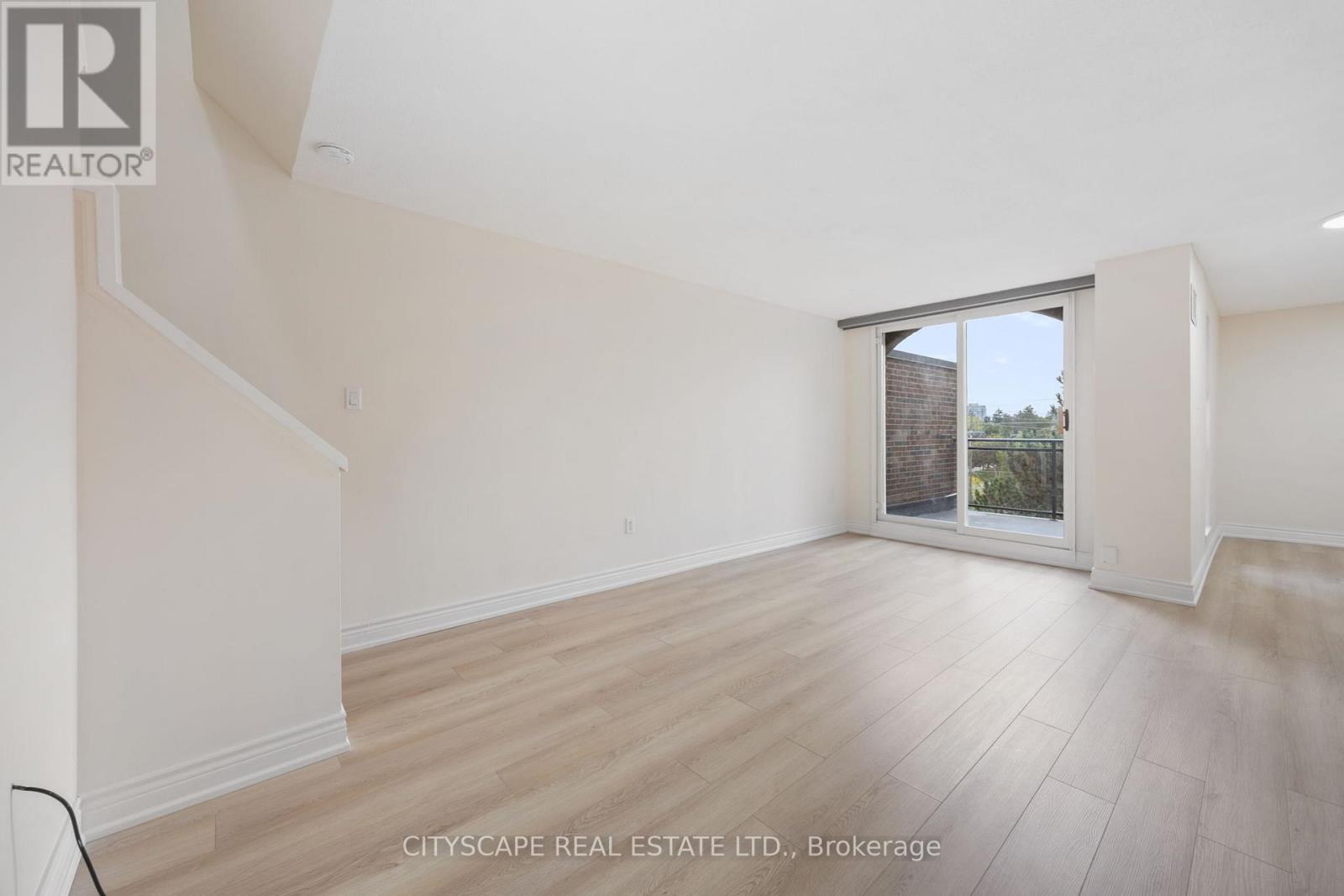 301 - 16 Elgin Street, Markham, Ontario  L3T 4T4 - Photo 2 - N12550642