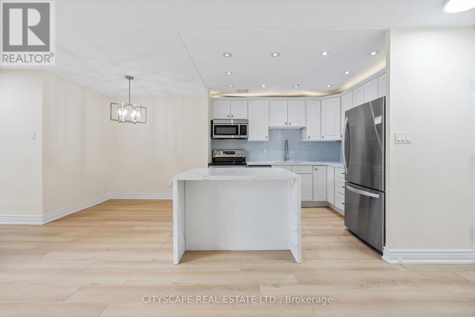 301 - 16 Elgin Street, Markham, Ontario  L3T 4T4 - Photo 5 - N12550642