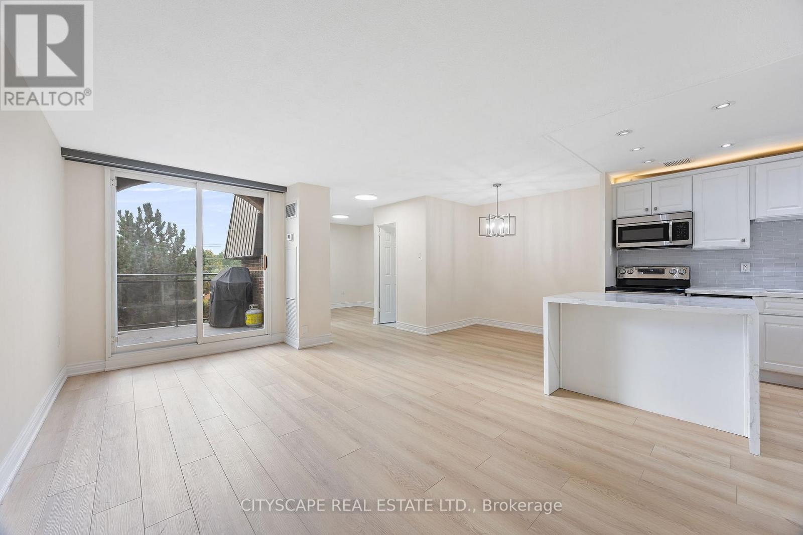 301 - 16 Elgin Street, Markham, Ontario  L3T 4T4 - Photo 7 - N12550642