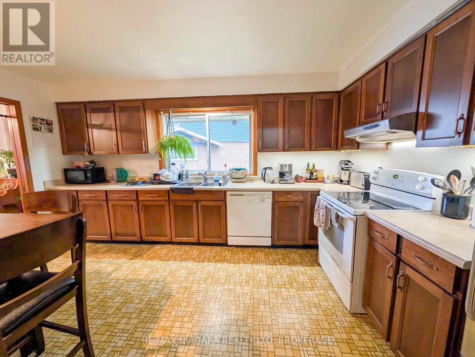 4171 Fernwood Crescent, Niagara Falls, Ontario  L2E 6J3 - Photo 12 - X12550894