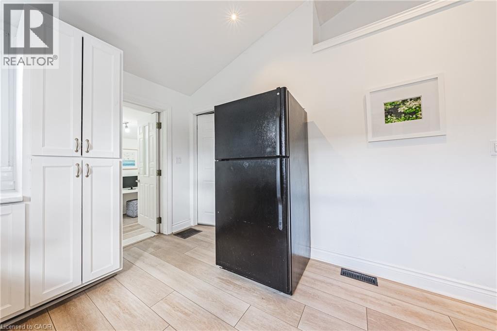 258 West 19th Street, Hamilton, Ontario L9C 4J4 - Photo 12 - 40788469