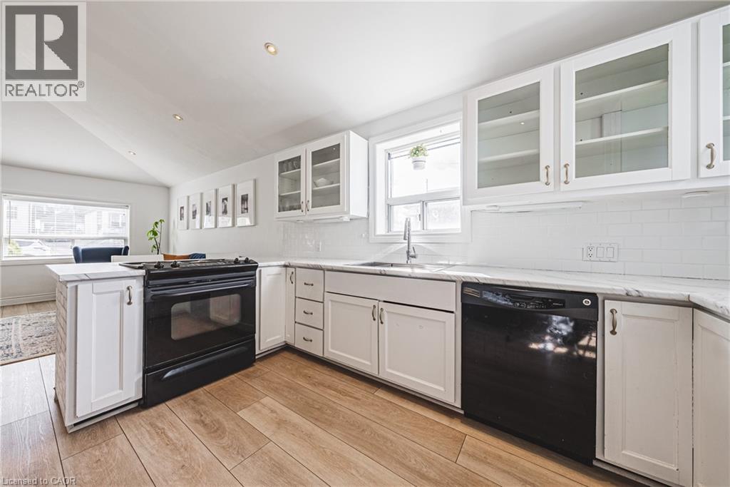 258 West 19th Street, Hamilton, Ontario L9C 4J4 - Photo 5 - 40788469