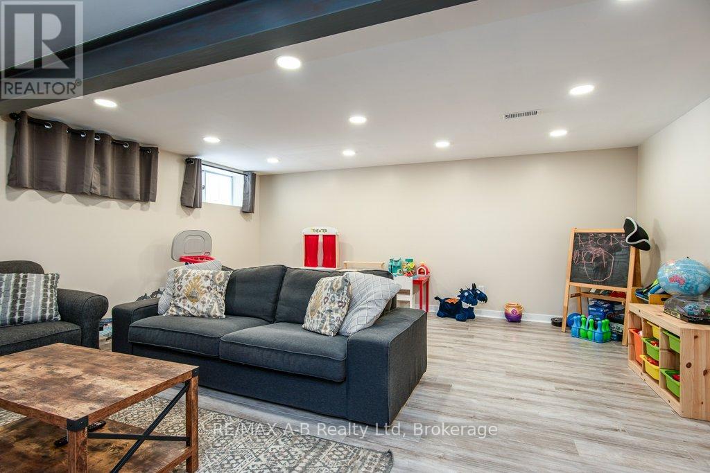 1047 Devonshire Avenue, Woodstock, Ontario N4S 5S1 - Photo 33 - X12550724