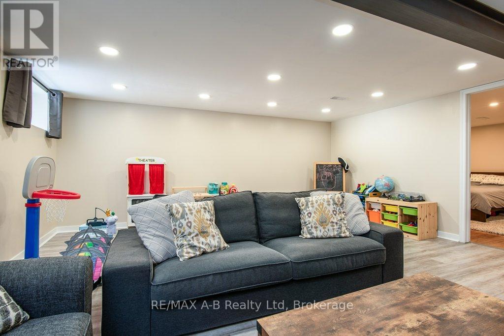 1047 Devonshire Avenue, Woodstock, Ontario N4S 5S1 - Photo 34 - X12550724