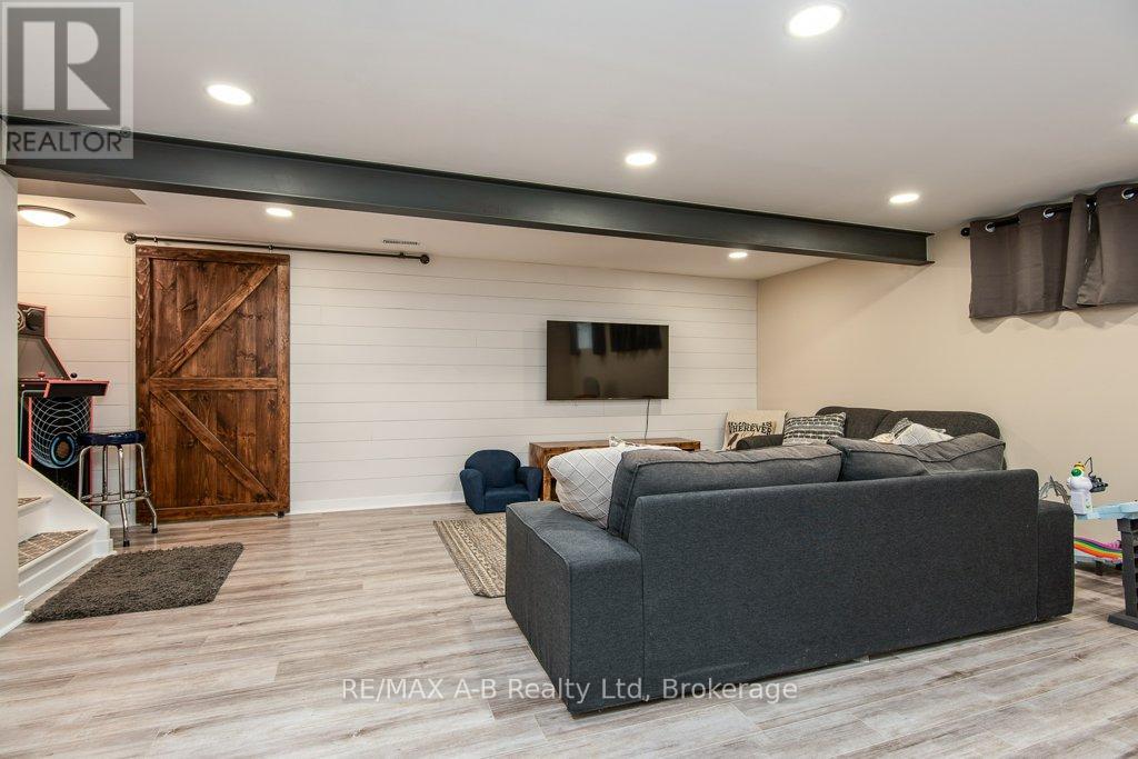 1047 Devonshire Avenue, Woodstock, Ontario N4S 5S1 - Photo 5 - X12550724