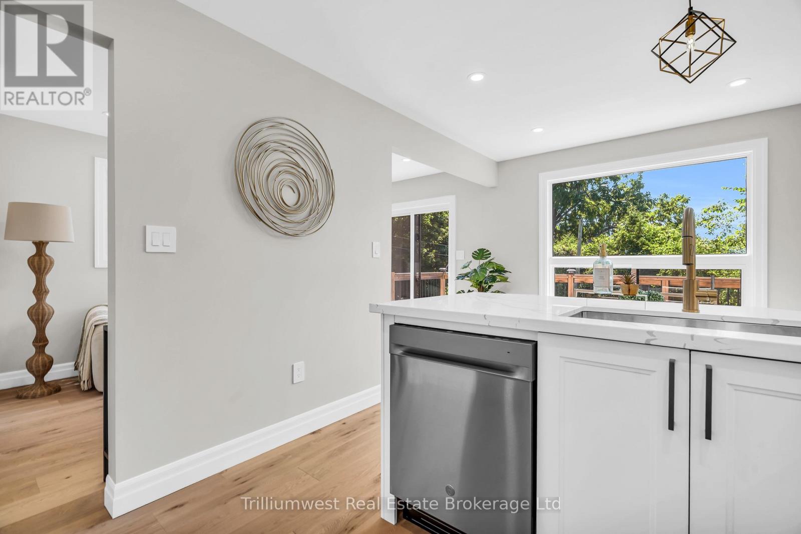 8 Chadwick Avenue, Guelph, Ontario N1H 3E4 - Photo 17 - X12550870