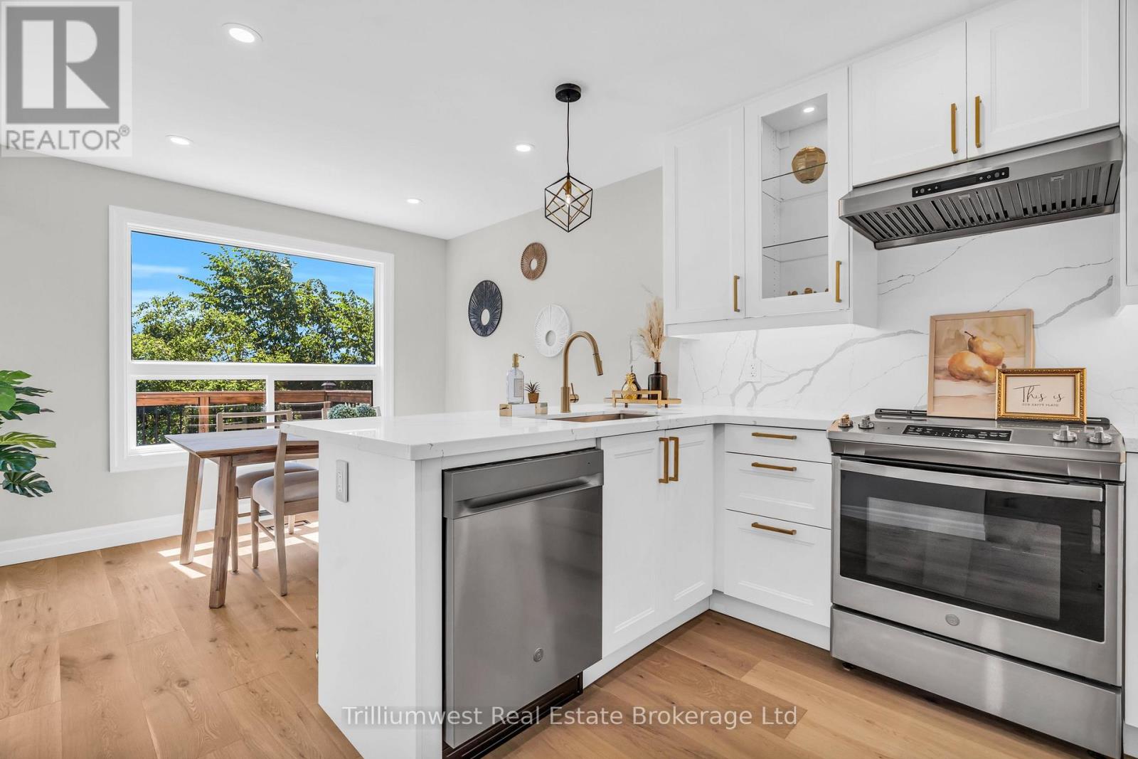 8 Chadwick Avenue, Guelph, Ontario N1H 3E4 - Photo 18 - X12550870