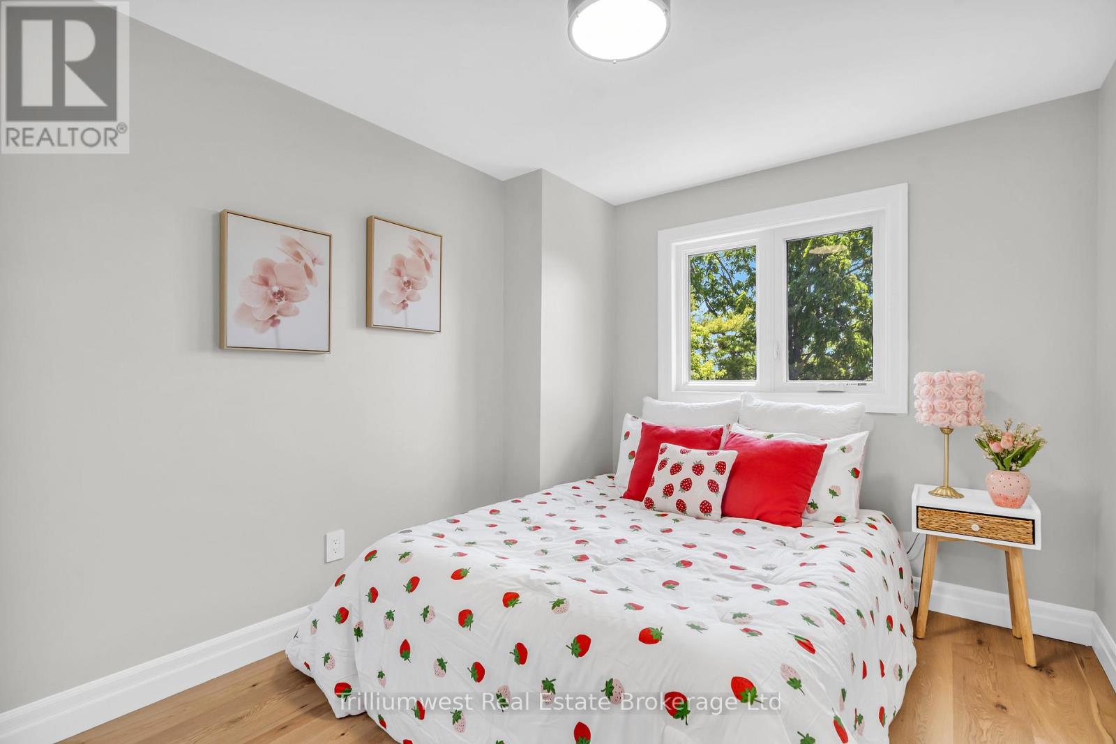 8 Chadwick Avenue, Guelph, Ontario N1H 3E4 - Photo 19 - X12550870