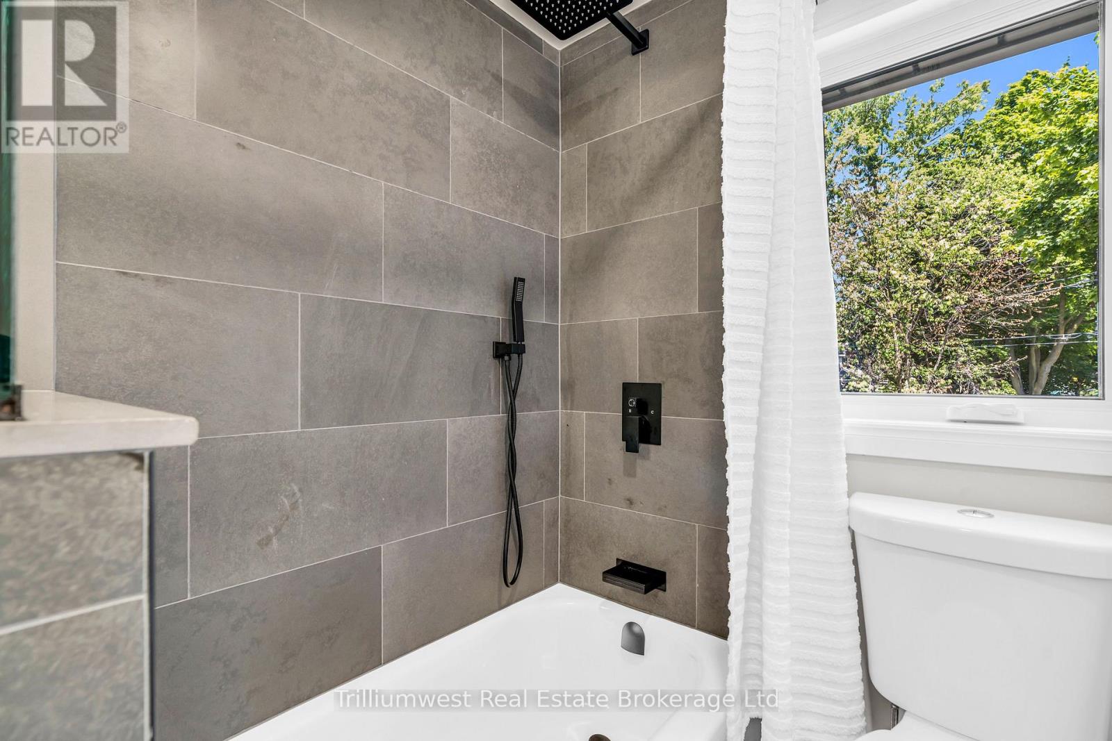 8 Chadwick Avenue, Guelph, Ontario N1H 3E4 - Photo 25 - X12550870